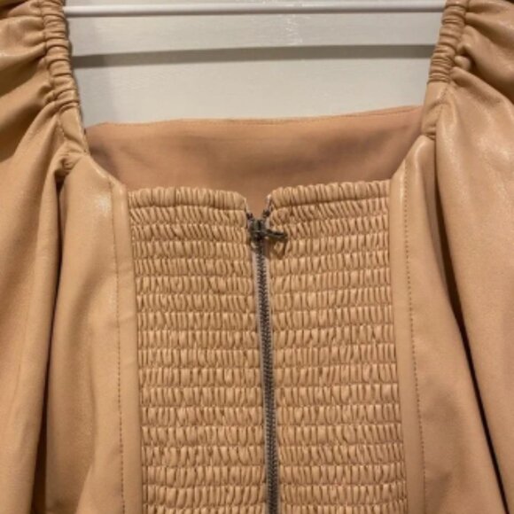 Alice + Olivia Bronte Vegan Leather Blouson Sleeve Crop Top in Almond - Picture 4 of 6